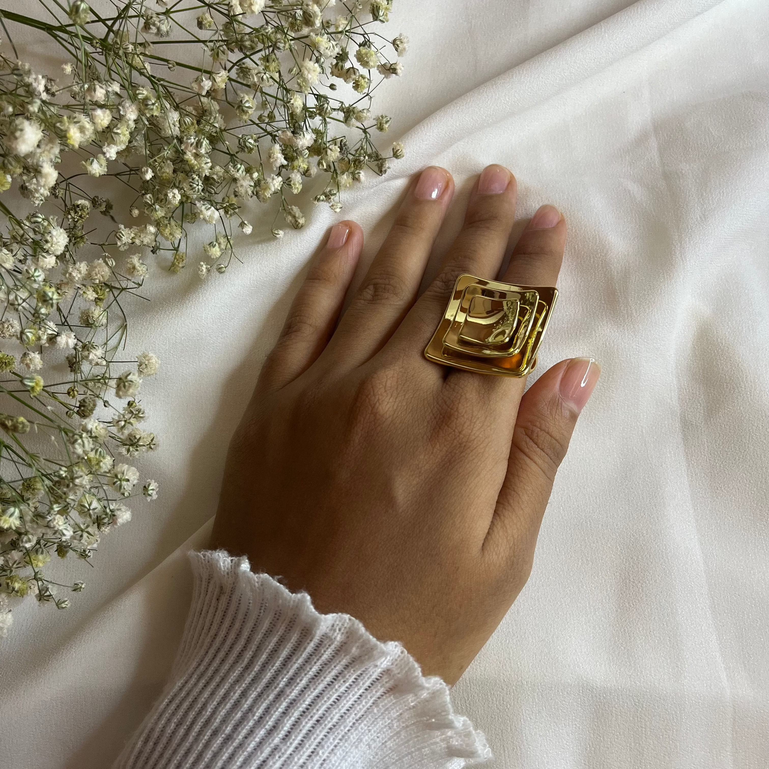 LAYERED SQUARE GOLD RING