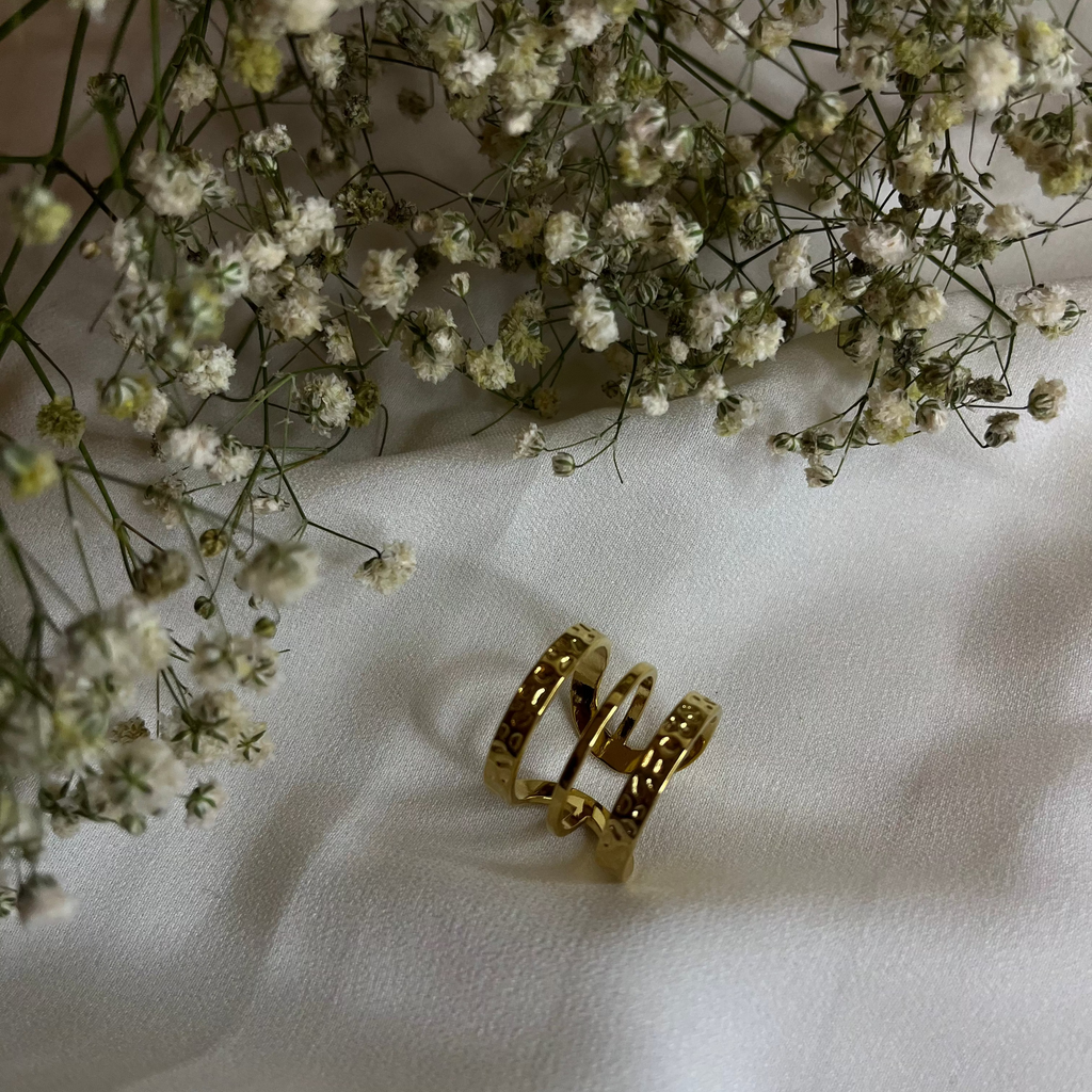THREE ROUND RING