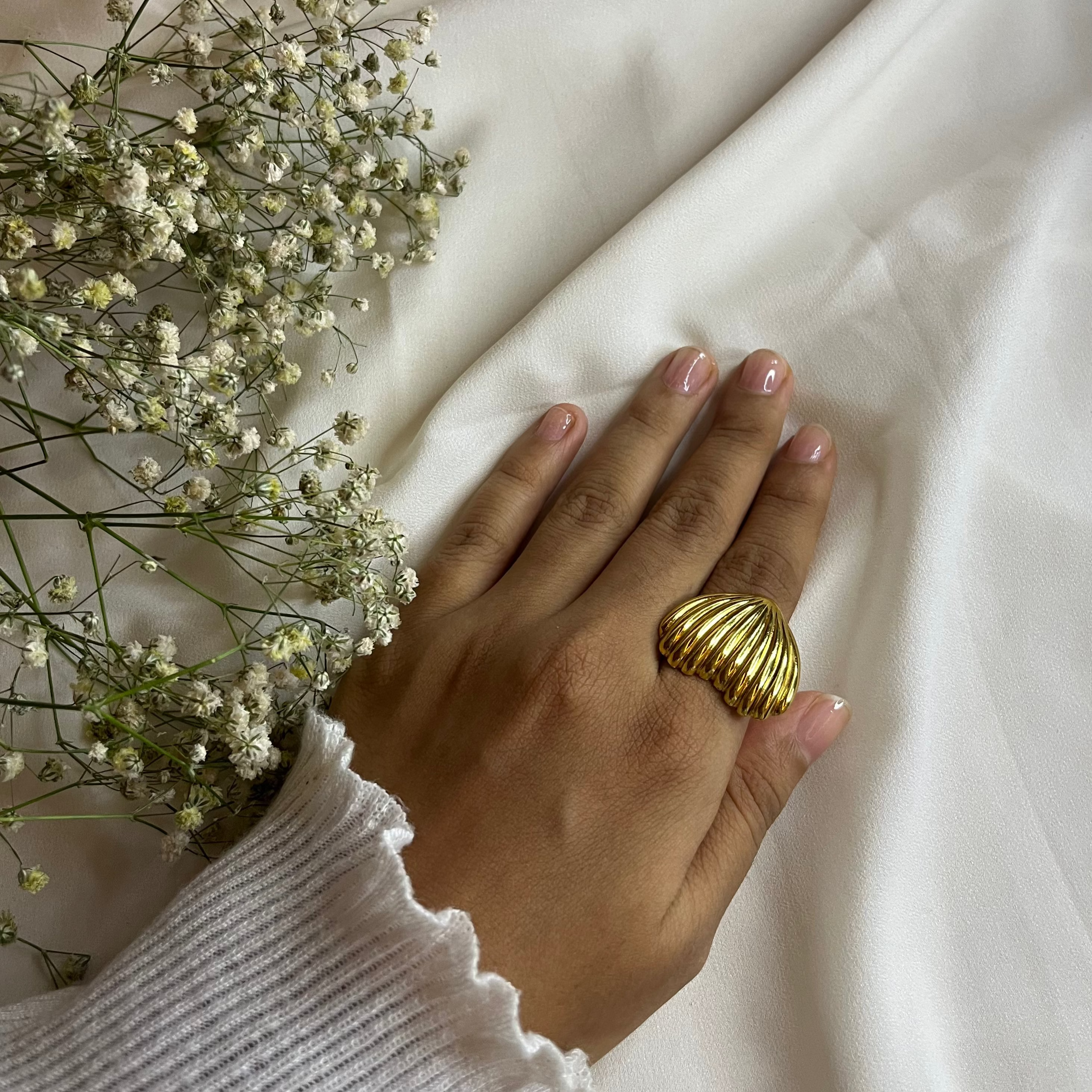 SHELL SHAPED RING